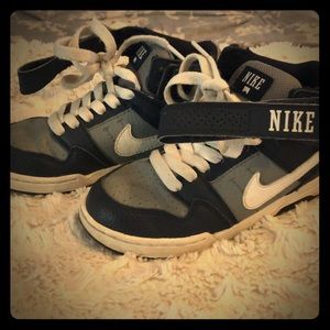 Boys 11c hightop nike sneakers
